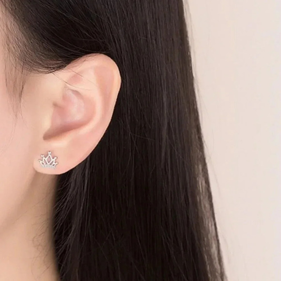 925 Sterling Silver Minimalist Crown Stud Earrings - Picture 5 of 5